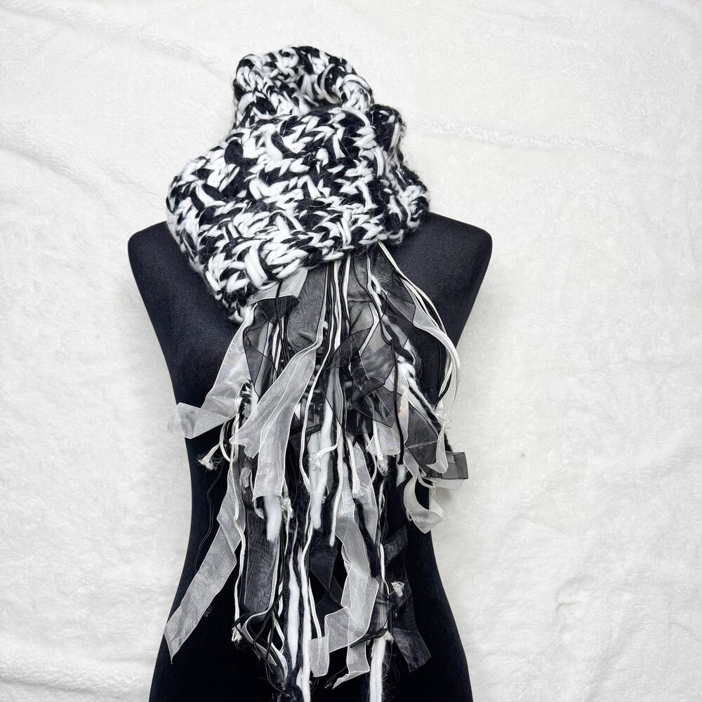 WHITE HOUSE BLACK MARKET Chunky Sparkle Knit Scarf with Ribbon Fringe NEW - Picture 3 of 7
